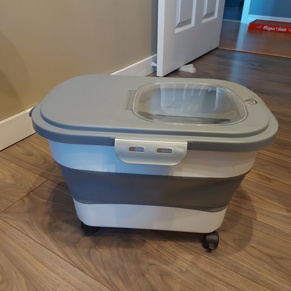 Collapsible Pet Food Storage Container
